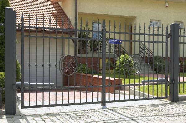 Collapsible Lattice Gates